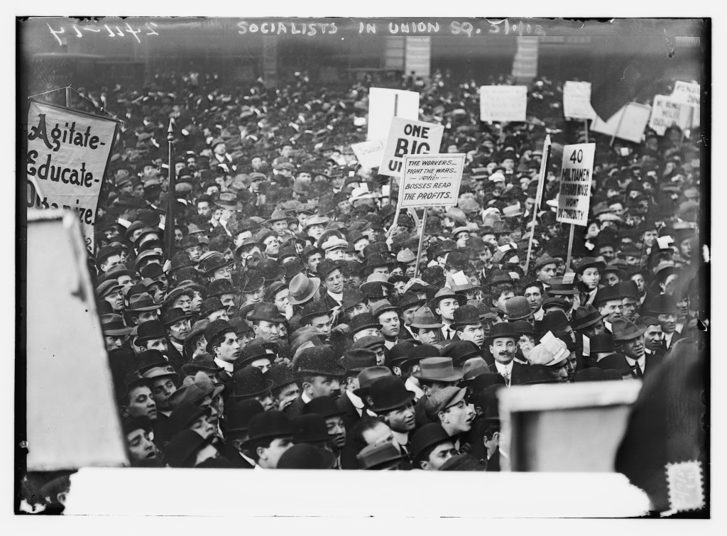 Socialists_in_Union_Square,_N.Y.C. (1)